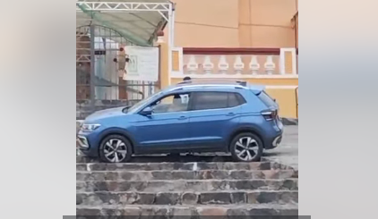 🚨 ¡EL GPS LO MANDÓ DIRECTO A LAS ESCALERAS! 😳🚗